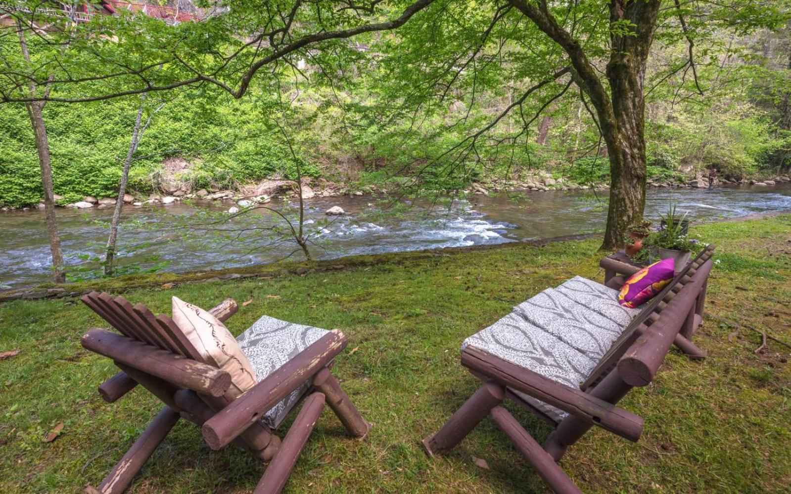 On The River Гетлинбург Екстериор снимка
